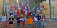 В День Государственного флага для школьников Таганрога провели патриотическую композицию «Треугольники-птицы, оригами войны» - Газета Таганрогская правда