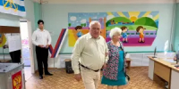 На выборы губернатора Дона кандидат от «Пенсионеров России» пришёл на избирательный участок с внуками - DonDay-Taganrog.Ru