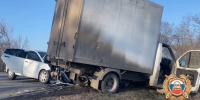 Под Таганрогом на затяжном повороте легковушка врезалась в «Газель», в аварии пострадали трое - Газета Таганрогская правда
