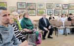 На выставке в библиотеке Таганрога представлены 55 прекрасных букетов художницы Елены Лезиной